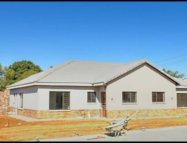 3 BEDROOM SECTIONAL TITLE FOR SALE IN WATERVAL EAST